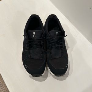 On Cloud Running Shoe, size 10